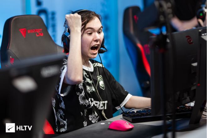 空间正在缩 空间正在缩